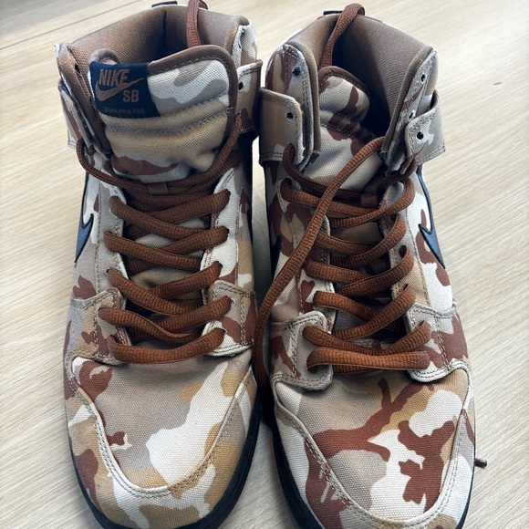 Nike SB Dunks Sneakers - Camouflage Brown and Tan - Picture 2 of 6